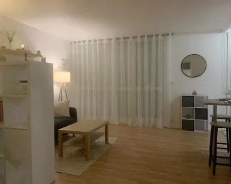 Apartment Le Beaumois - Centre - Parking Prive - Balcon